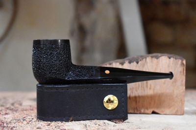 Rusticated ebonite stem