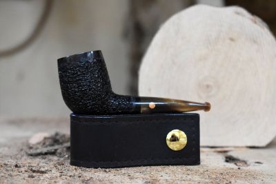 Rusticated horn stem