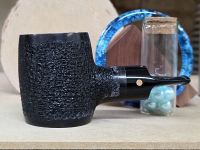 Rusticated magnum, sitting