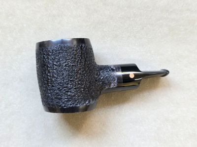 Rusticated magnum, sitting