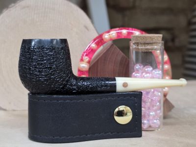 Rusticated blonde horn stem